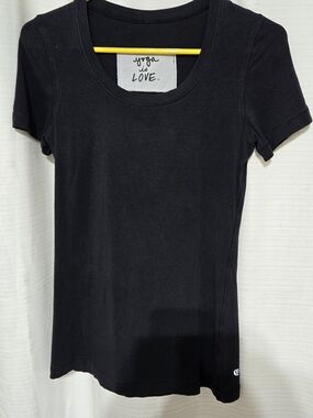 lululemon athletica Black Scoop Neck Short Sleeve Tee